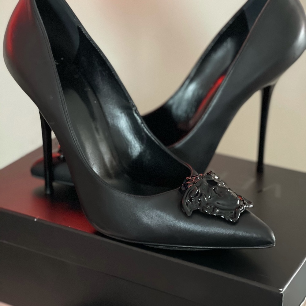 Versace Palazzo Stilletto Pump